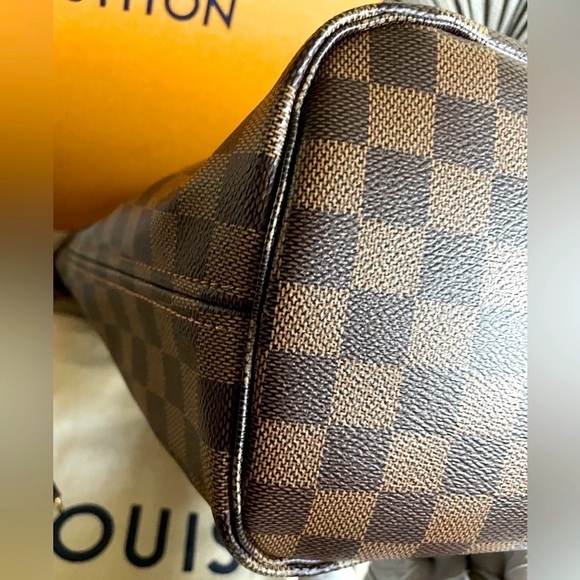 Gorgeous Authentic Louis Vuitton Damier Ebene Neverfull MM, NWT! - Picture 9 of 16